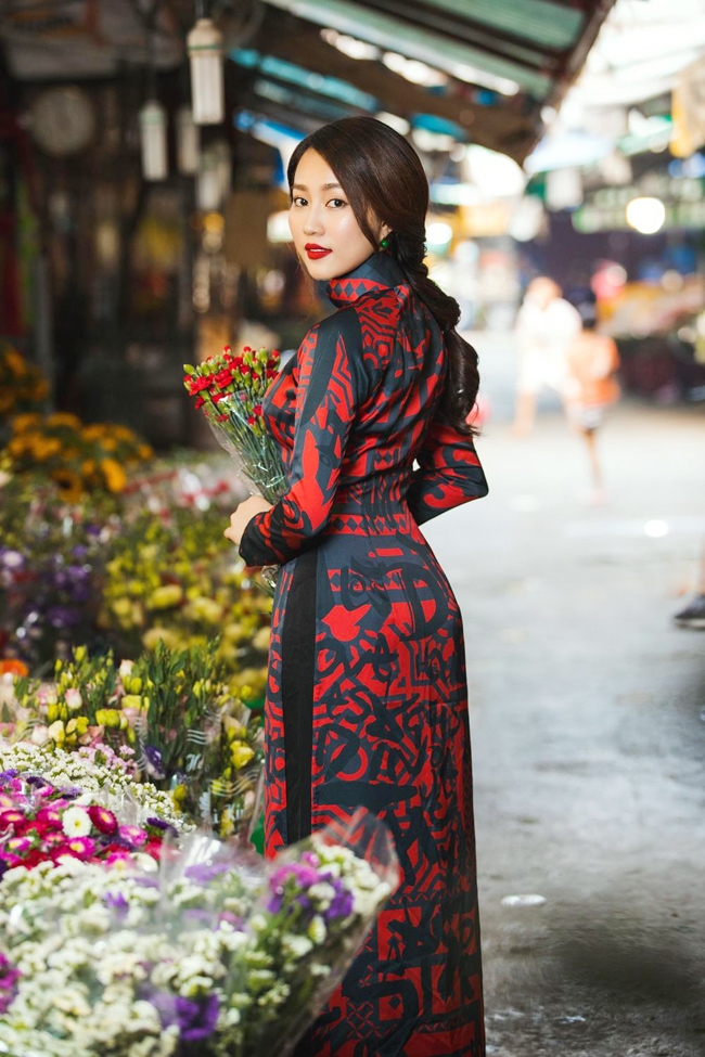 Người yêu Sơn Tùng khoe vẻ đẹp ngọc nữ trong tà áo dài đón Tết